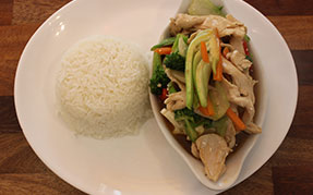 Wokret med kylling og ingefær i østerssauce